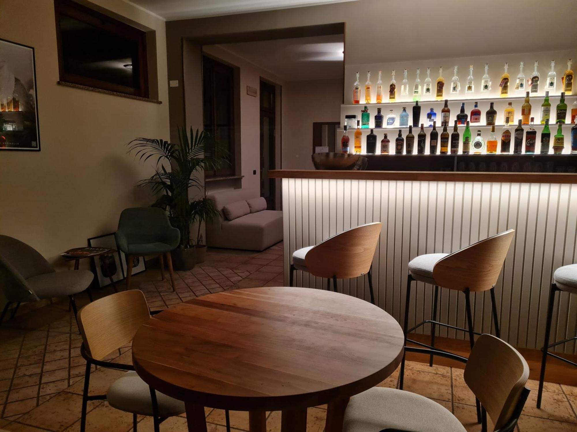 Manfredi Ristorante Con Alloggio Romentino Eksteriør bilde