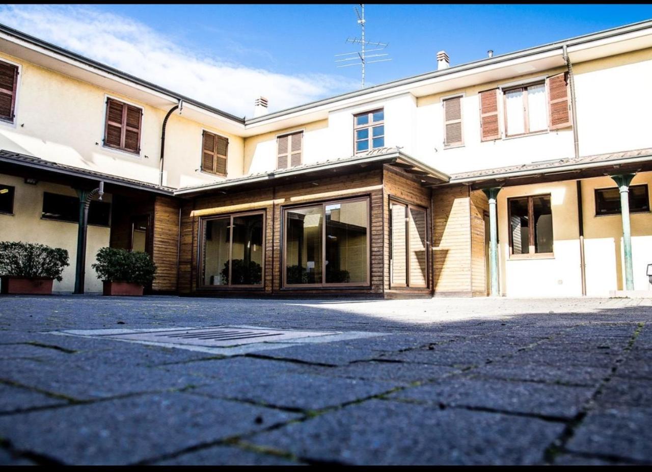 Manfredi Ristorante Con Alloggio Romentino Eksteriør bilde